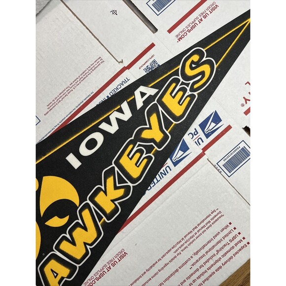 Vintage Wincraft NCAA The University of Iowa Hawkeyes 30x12 Pennant - Picture 5 of 7